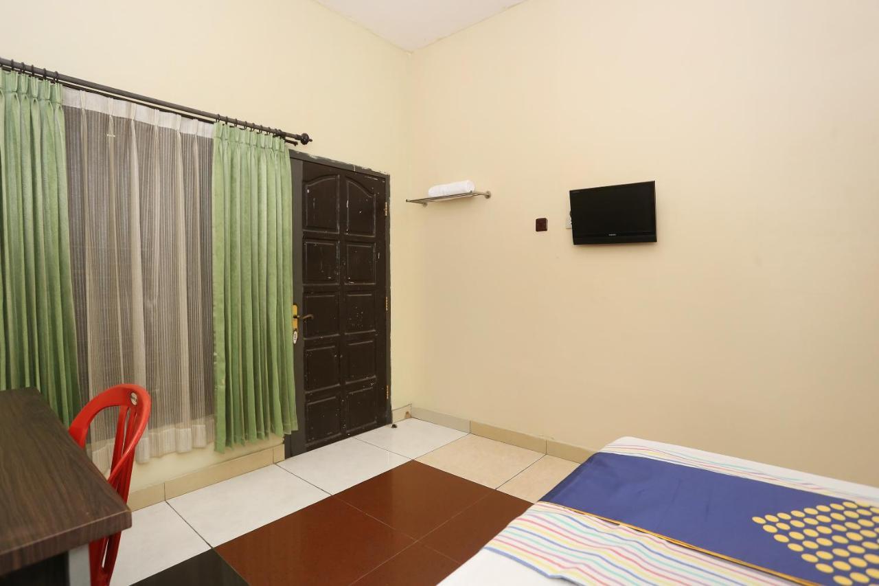 Spot On 2358 Aster Homestay Melati Экстерьер фото